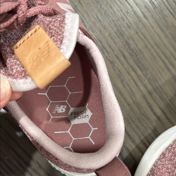 New Balance Women’s Fresh Foam Running Shoes Size 6.5 - Picture 2 of 6